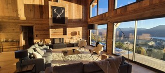 Chalet 'G2' with Lake View, Private Terrace and Wi-Fi