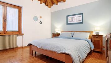 3 Schlafzimmer, Schreibtisch, Bügeleisen/Bügelbrett, kostenloses WLAN