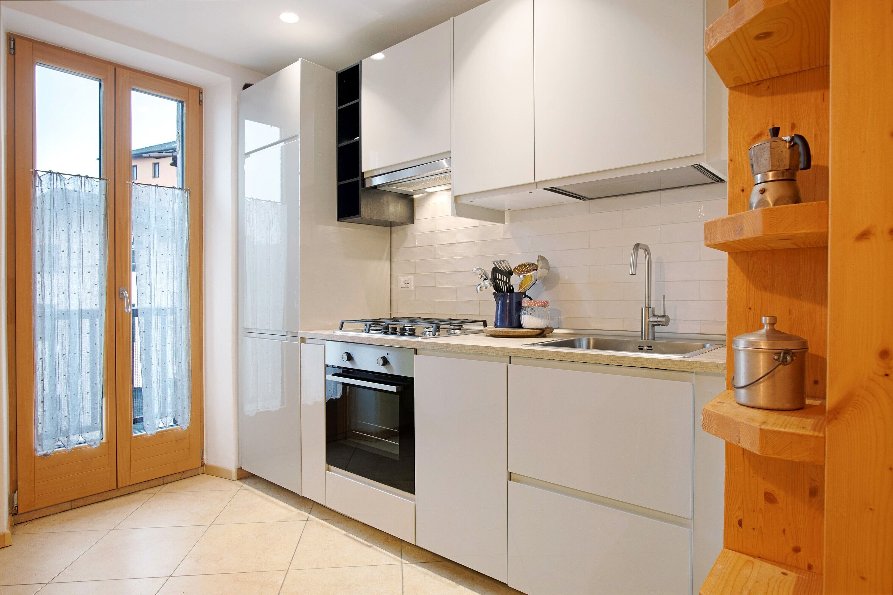 Réfrigérateur, four, plaque de cuisson, lave-vaisselle