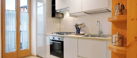 Refrigerador, horno, parrilla de estufa y lavavajillas