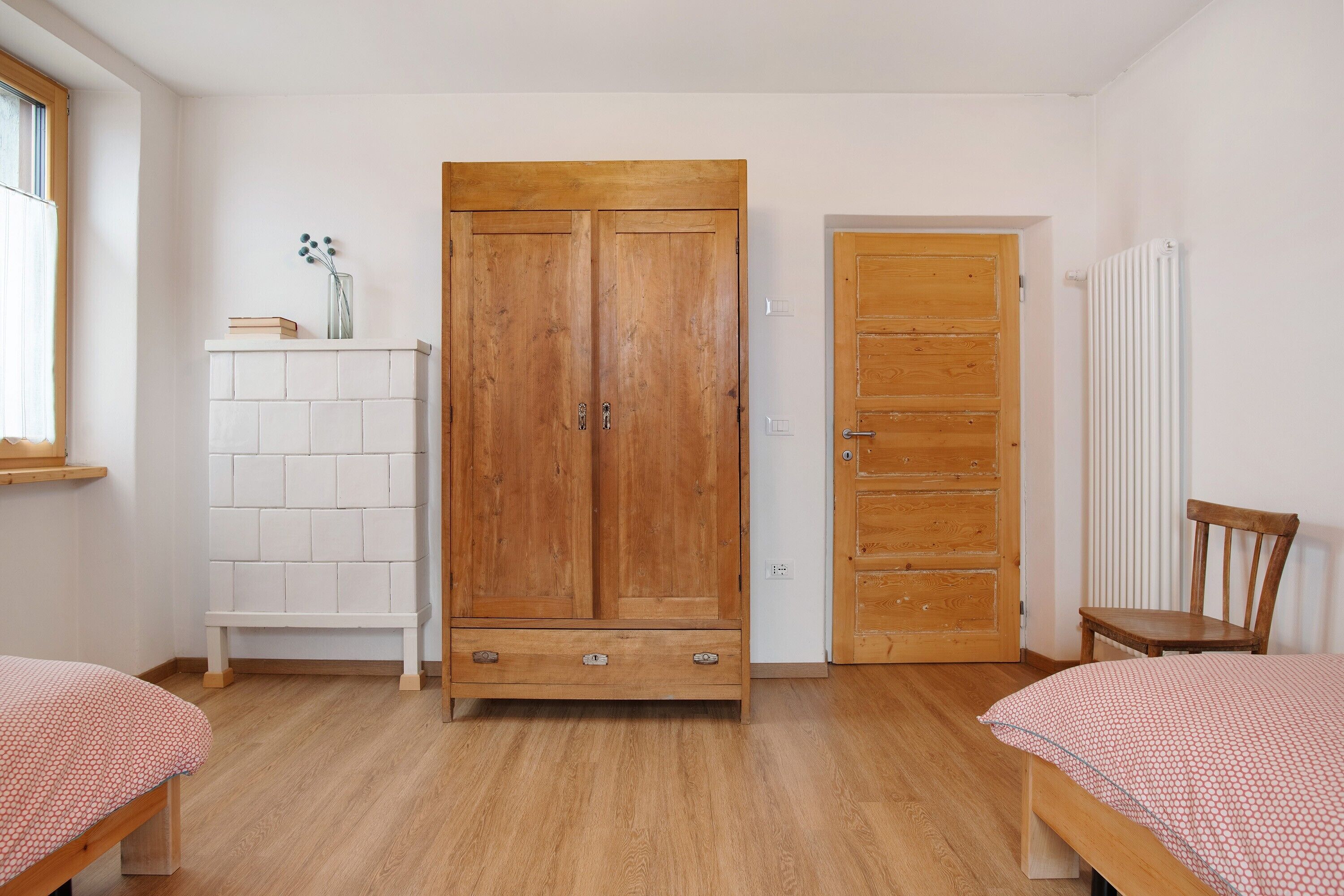 2 bedrooms, iron/ironing board, bed sheets