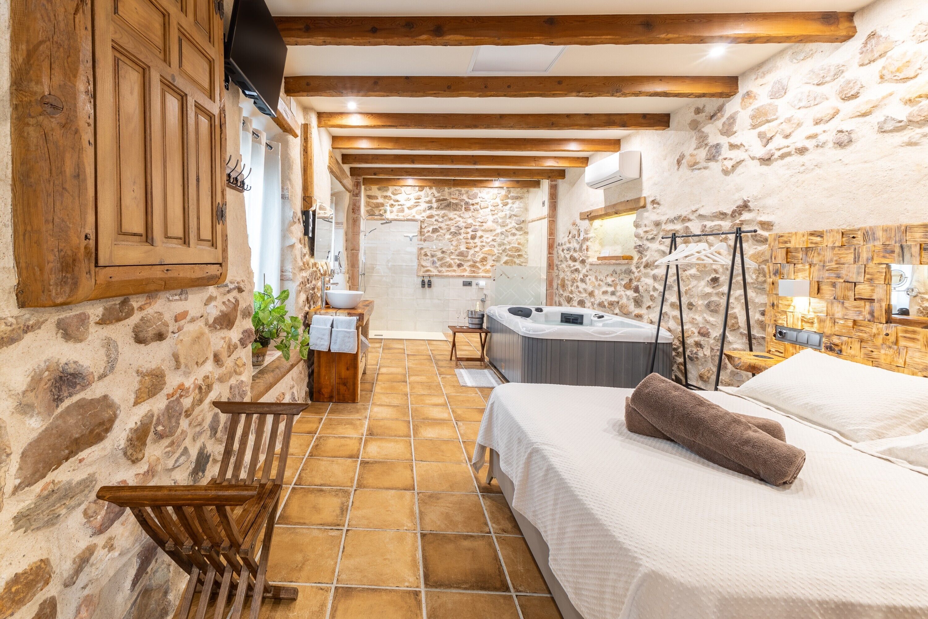 1 habitación, tabla de planchar con plancha, wifi gratis y ropa de cama 