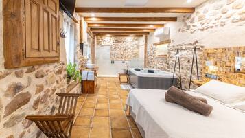 1 habitación, tabla de planchar con plancha, wifi gratis y ropa de cama