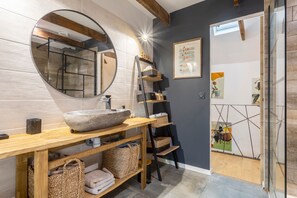 Shower, hair dryer, towels - Holiday Home 'Villa Trevi ,200m Plage, Vue Mer' with Sea View (TREGUNC)