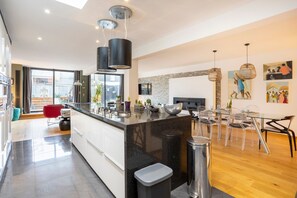 Interior - Holiday Home 'Grand Loft Plein Centre Concarneau' with Private Terrace (Concarneau)