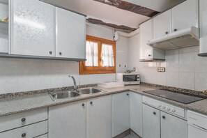 冷蔵庫、電子レンジ、コンロ、食器洗い機