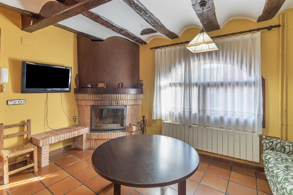 Chimenea y reproductor de DVD 