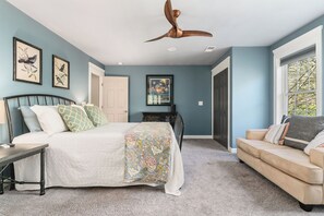 4 bedrooms, desk, iron/ironing board, free WiFi - Veteran Owned - Ideal Spot Near Marina with Boat/Trailer Parking (Smithville)