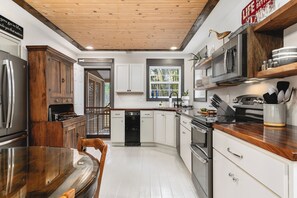 Fridge, microwave, oven, stovetop - Veteran Owned - Ideal Spot Near Marina with Boat/Trailer Parking (Smithville)