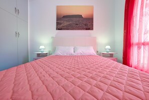2 chambres, fer et planche à repasser, accès au Wi-Fi (inclus)