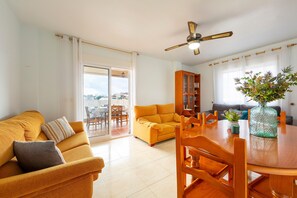 TV - Apartment 'Al Lado De La Playa' with Sea View, Shared Pool and Wi-Fi (Pulpí)
