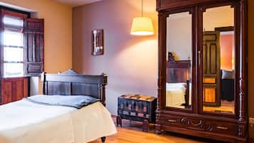 8 bedrooms, bed sheets