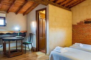 8 عدّة غرف نوم وملاءات أسرّة