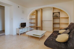 TV - Apartment 'Appart Flaviac' with Mountain View, Shared Terrace and Wi-Fi (Flaviac)