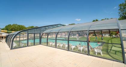 Country House 'Camping Domaine De La Yole' with Shared Pool, Shared Terrace