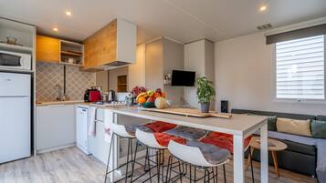 Refrigerador, microondas, parrilla de estufa y lavavajillas