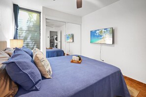 2 Schlafzimmer, Schreibtisch, Bügeleisen/Bügelbrett, Reisekinderbett