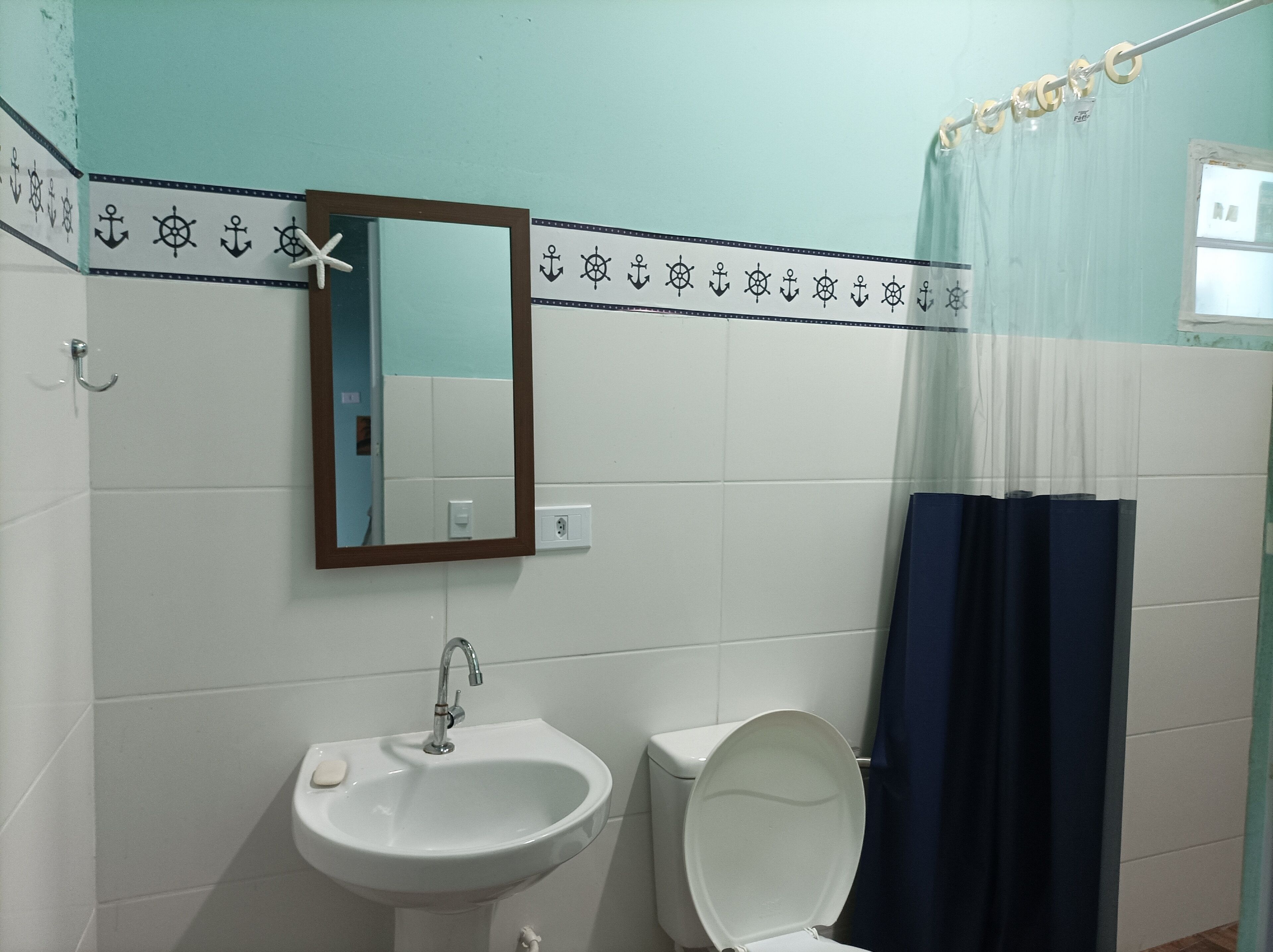 タオル、石鹸、トイレットペーパー