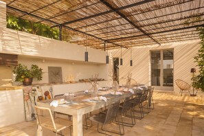 Outdoor dining
