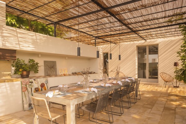 Outdoor dining
