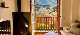 Appartement 'Mirador de la Neu' avec vue montagne, jardin partagé et balcon