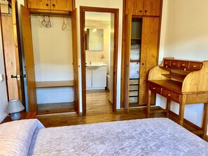 1 bedroom, bed sheets