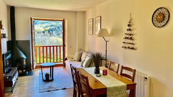 Televisie en een open haard