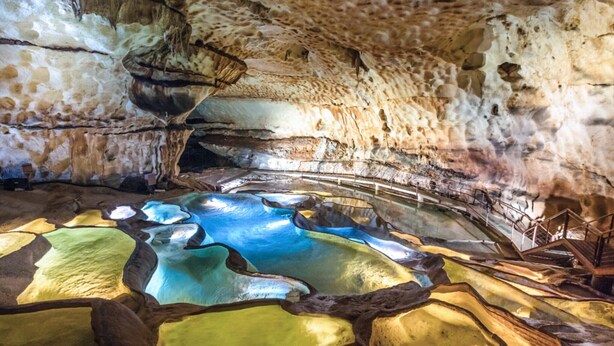A cave with stalactites and a natural pool. - Awesome home in Orsan (Orsan)