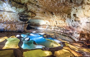 A cave with stalactites and a natural pool. - Awesome home in Orsan (Orsan)