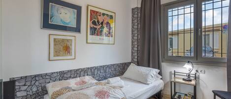 1 slaapkamer, een strijkplank/strijkijzer, gratis wifi, beddengoed