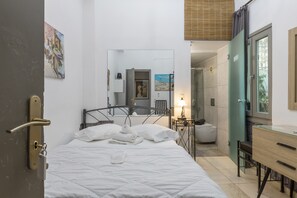 1 slaapkamer, een strijkplank/strijkijzer, gratis wifi, beddengoed