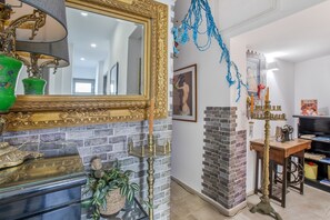 Interior - Room 'Porto Chania B2' with Shared Garden, Wi-Fi and Air Conditioning (Chania Town)