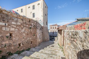 Property grounds - Room 'Porto Chania B2' with Shared Garden, Wi-Fi and Air Conditioning (Chania Town)