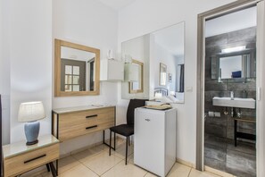 Een douche, een haardroger, handdoeken