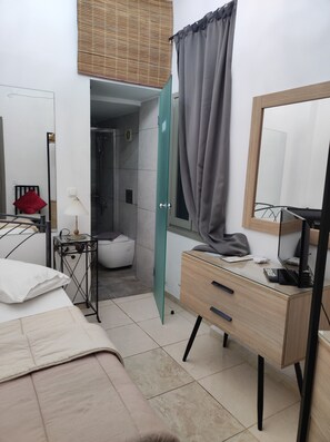 1 dormitorio, tabla de planchar con plancha, wifi gratis y ropa de cama