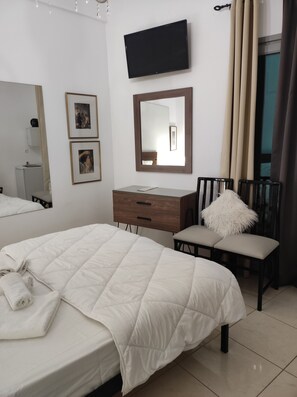 1 chambre, fer et planche à repasser, Wi-Fi gratuit, draps fournis