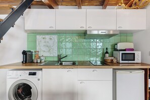 Fridge, microwave, stovetop, coffee/tea maker