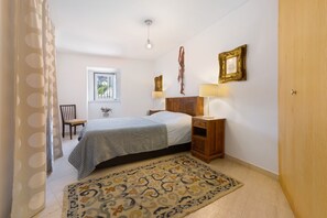 1 غرفة نوم ومكواة/لوح كي وواي فاي مجانًا وملاءات أسرّة