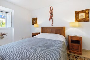 1 chambre, fer et planche à repasser, accès au Wi-Fi (inclus)