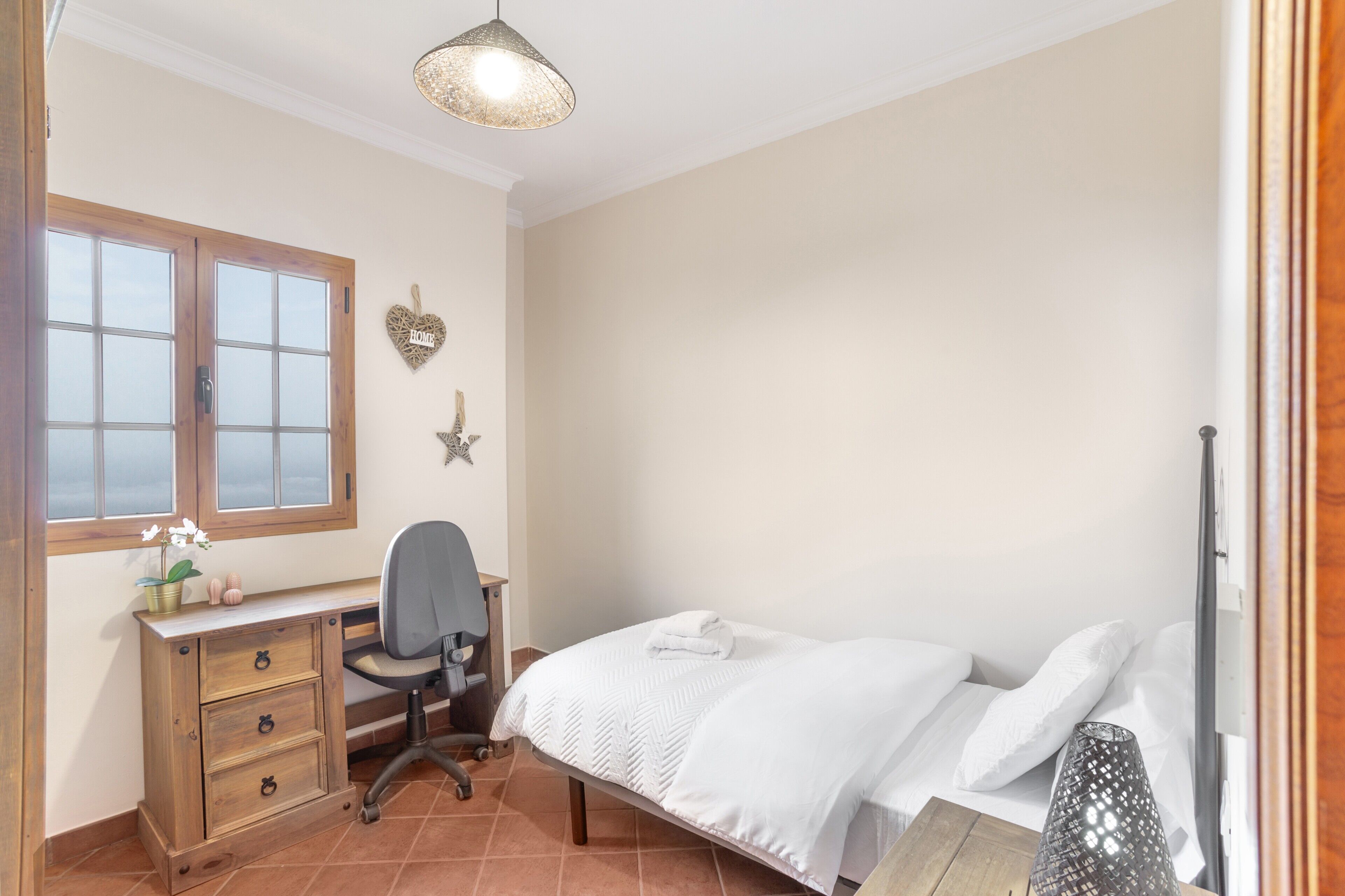 3 dormitorios, tabla de planchar con plancha, wifi gratis y ropa de cama