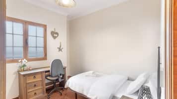 3 dormitorios, tabla de planchar con plancha, wifi gratis y ropa de cama