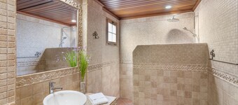 Holiday Home 'Casa Yaraina' with Sea Views and Wi-Fi