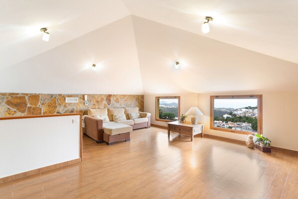 Interior - Vacation Home 'Casa Yaraina' with Sea View, Wi-Fi and Air Conditioning (Firgas)