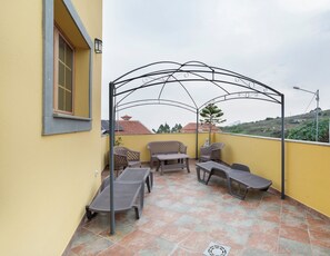 Terrace/patio - Holiday Home 'Casa Yaraina' with Sea Views and Wi-Fi (Firgas)