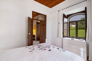 2 bedrooms, iron/ironing board, free WiFi, bed sheets - Holiday Home 'Solar Da Tirosa' with Private Pool, Private Terrace and Wi-Fi (Boliqueime)