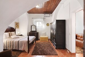 2 bedrooms, iron/ironing board, free WiFi, bed sheets - Holiday Home 'Solar Da Rosa' with Private Pool, Private Terrace and Wi-Fi (Boliqueime)