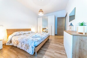2 室のベッドルーム、アイロン / アイロン台、WiFi、ベッドシーツ