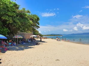 On the beach, white sand - Villa Daniella - Beach Homes (Florianópolis)