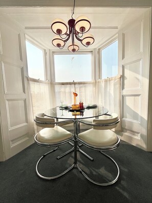 Dining - Artist’s retreat in the heart of Margate (Margate)