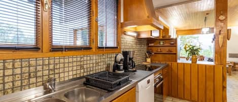 雪櫃、微波爐、焗爐、爐具